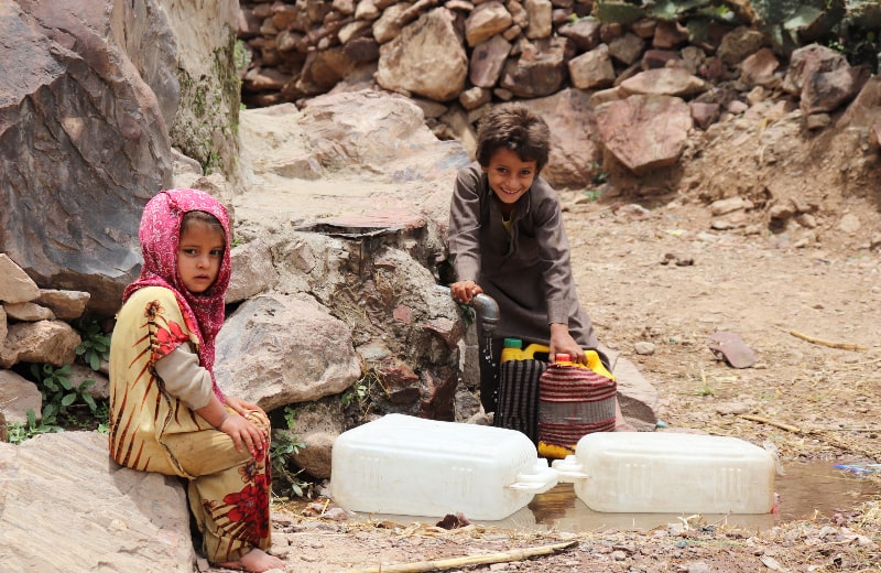 Young children in Yemen accessing safe water.