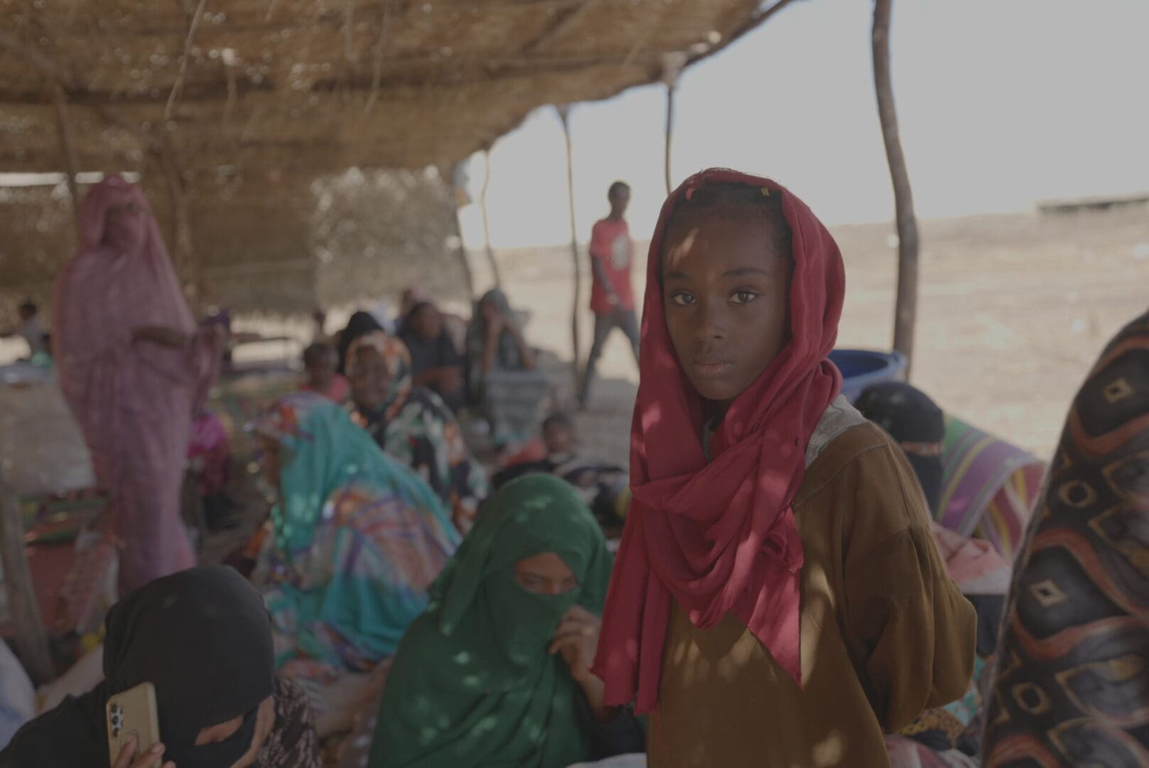 Conditions de vie surpeuplées dans un camp de déplacés. L'insalubrité et la rareté des ressources ont entraîné des épidémies parmi les familles vulnérables.