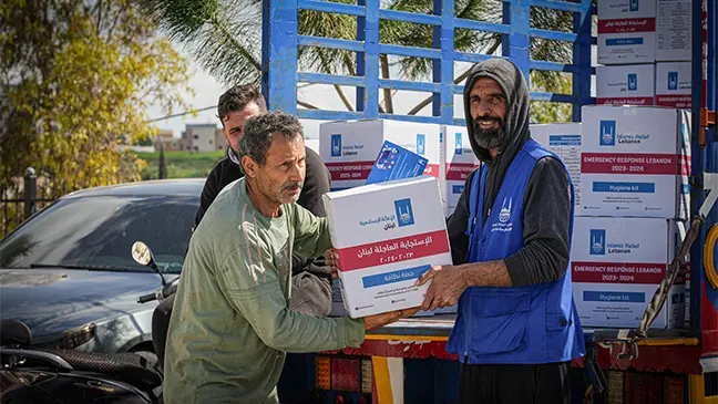 Le personnel d'Islamic Relief distribue des kits d'hygiène depuis le début de l'escalade au Liban.