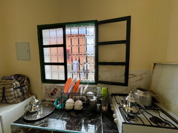 Vue de la cuisine de la nouvelle maison de Fattouma 